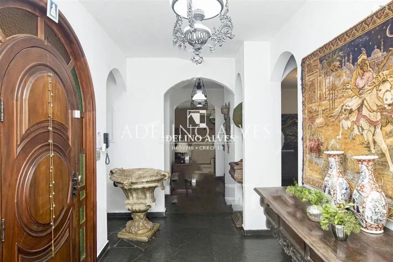 Vendo/Alugo Casa próxima a Praça Vinicius de Morais