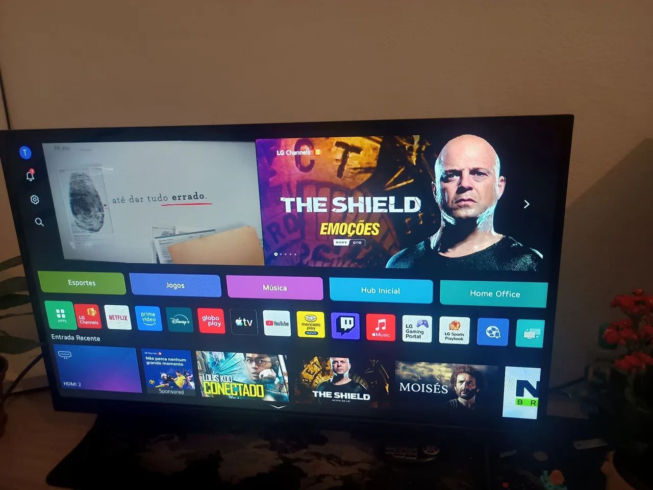 Tv smart LG 32 polegadas semi nova 2 meses de uso - Foto 2