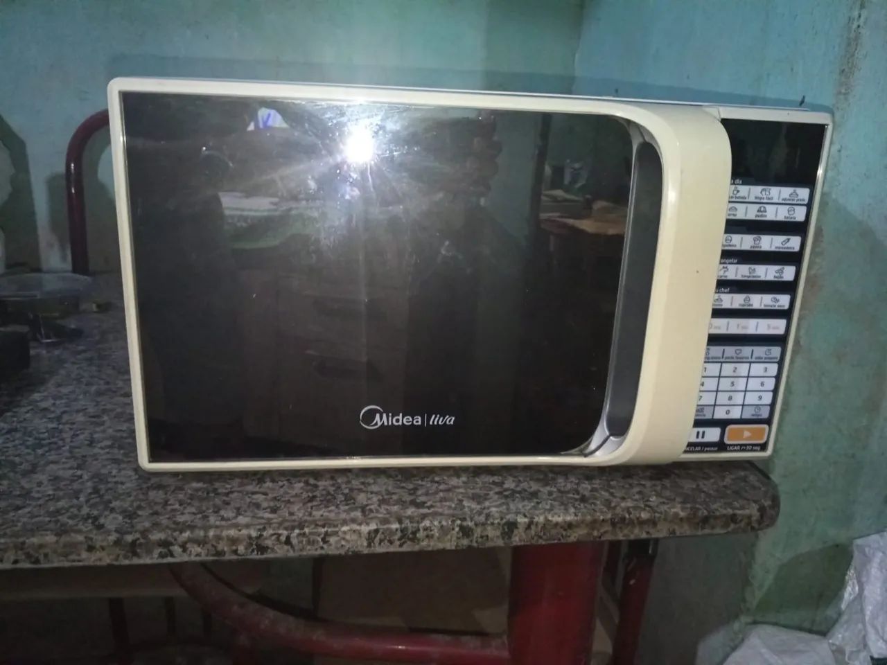 Microondas em perfeito estado funcionando tudo certinho 