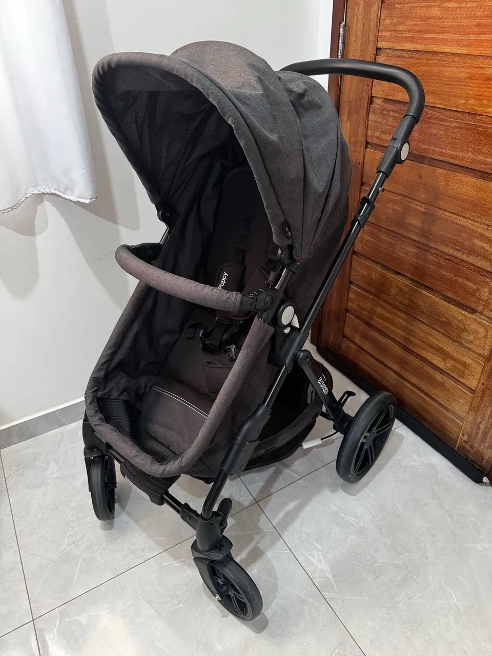 Carrinho de bebê com bebê conforto COSCO - Foto 3
