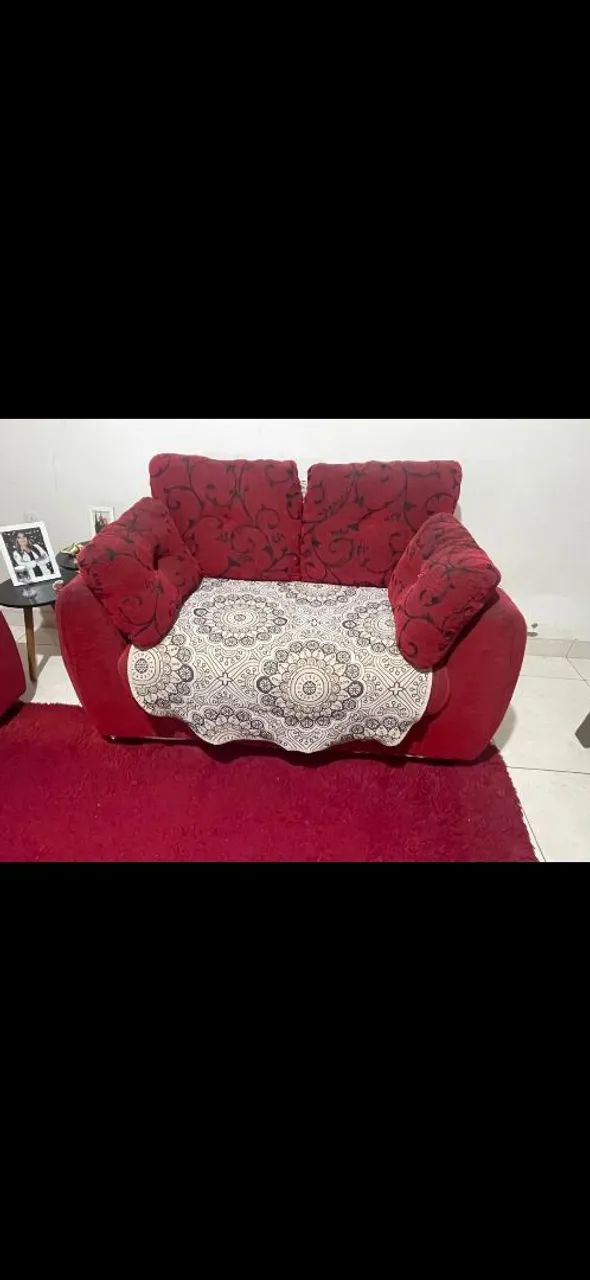 Um conjunto de sofa vermelho65568166074883121