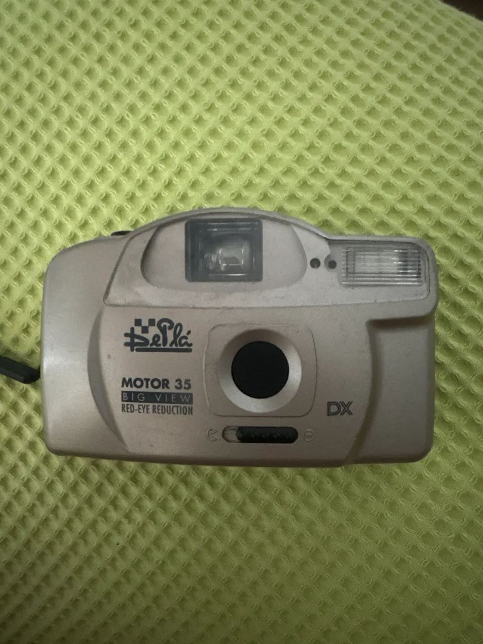 Câmera analógica de filme funcionando