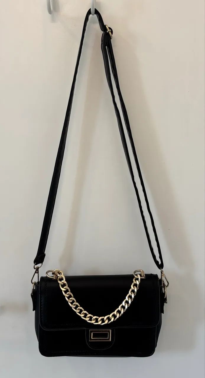 Bolsa feminina preta transversal com detalhes dourado  - Foto 4