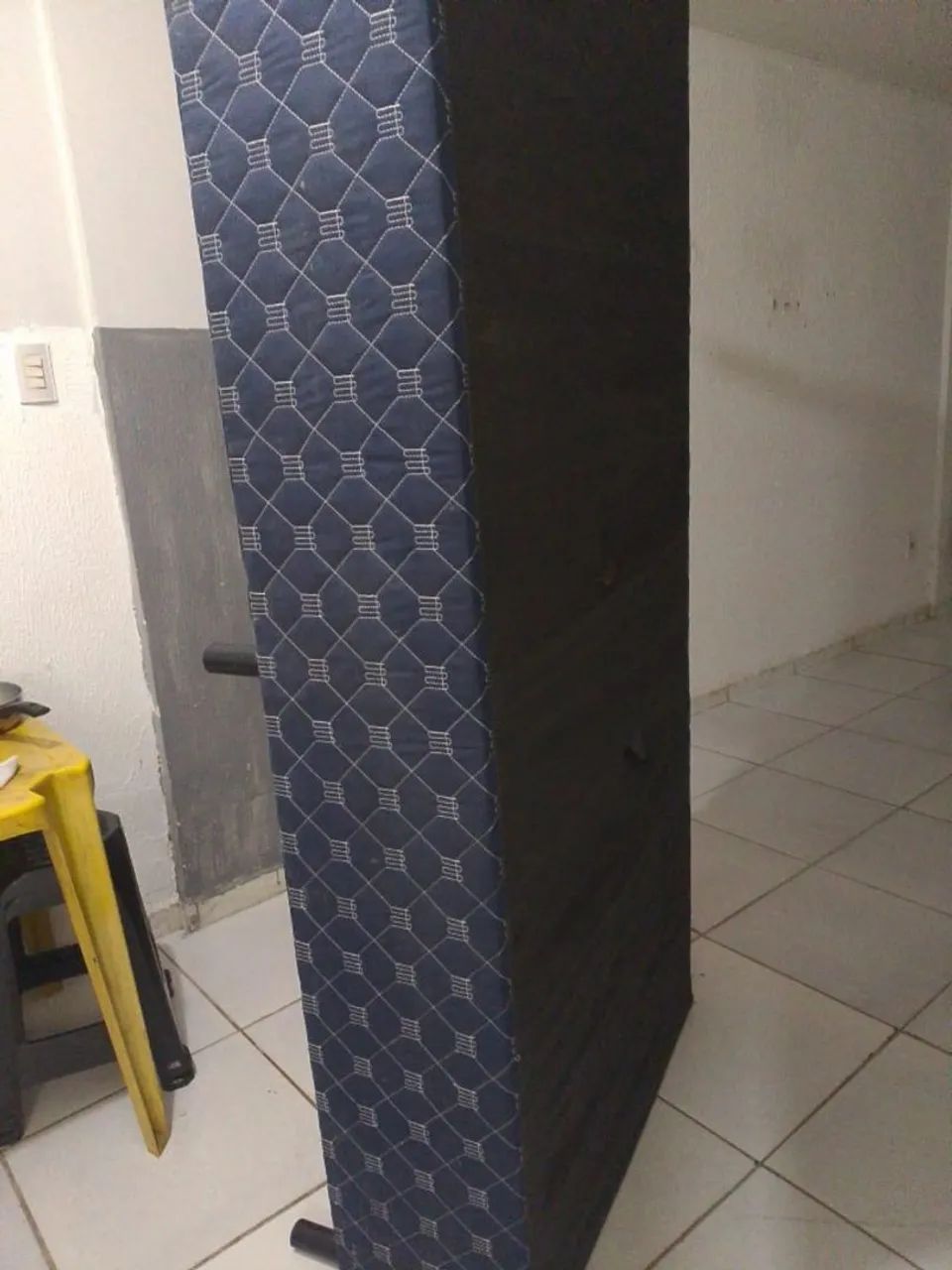 Vende-se cama de solteiro 