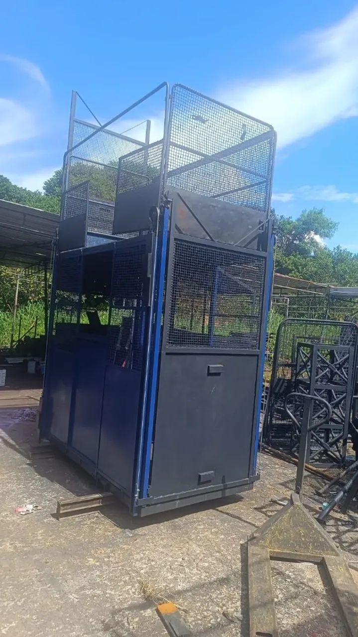 Elevador cremalheira 