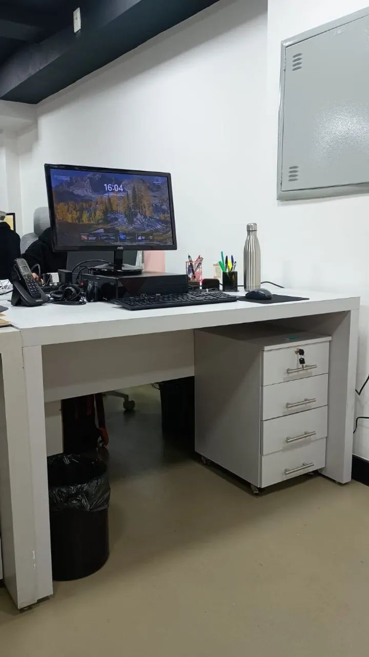 MESAS DE ESCRITÓRIO - 140 x 70 cm - Foto 4