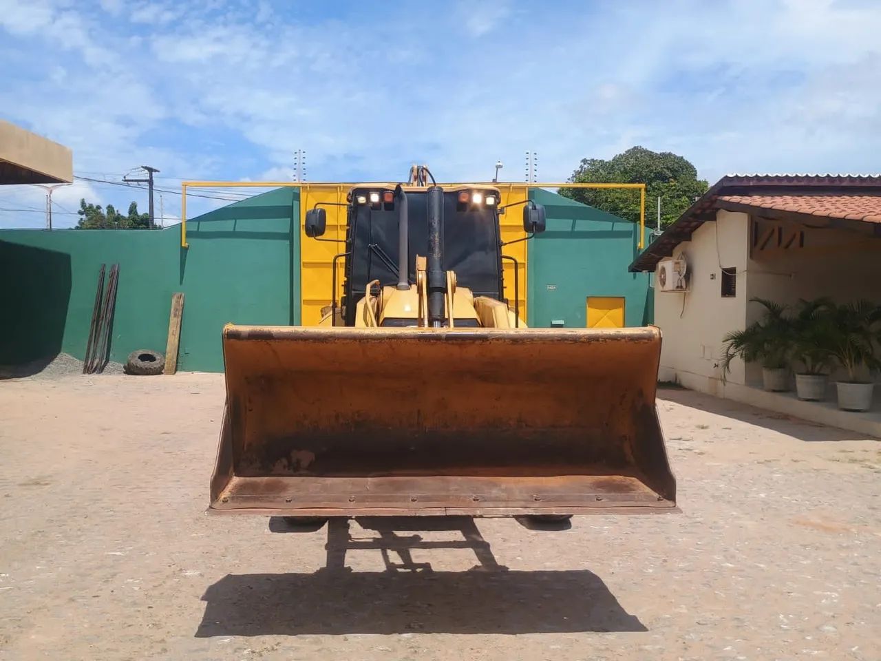 Retroescavadeira caterpillar 416 ano 2023 - Foto 4