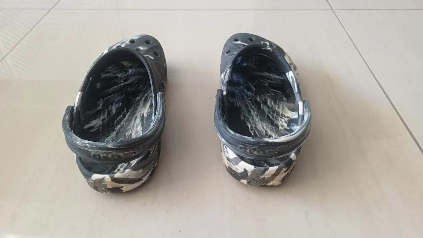 Sandália Crocs Classic Marbled Clog - Foto 3