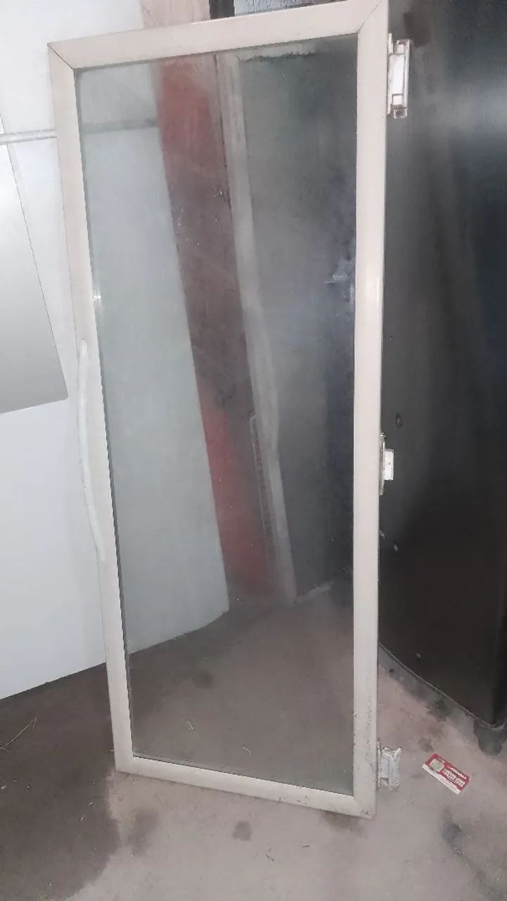 Porta de vidro pra expositor de bebidas 1