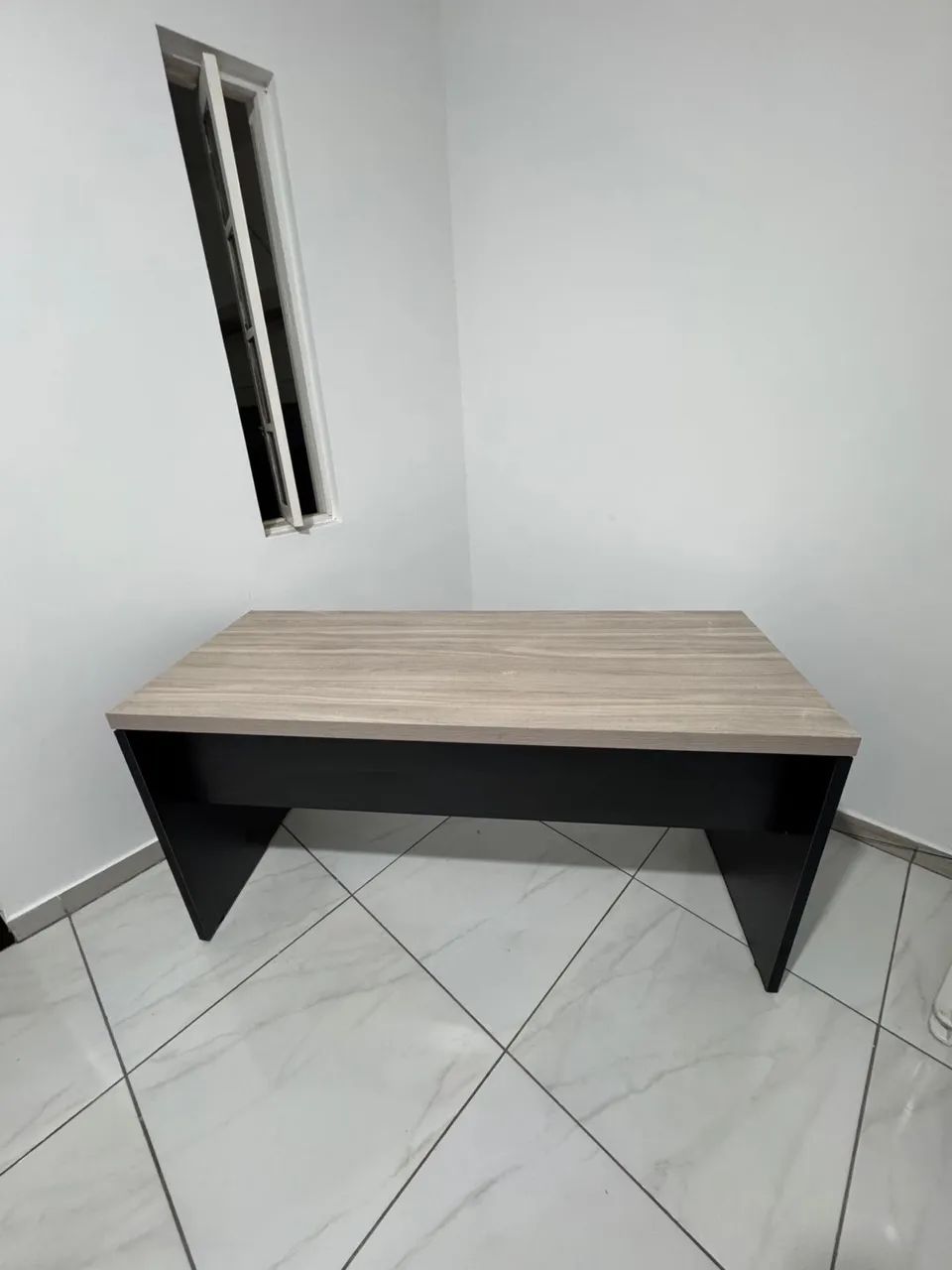Mesa de Escritório com Gaveteiro 