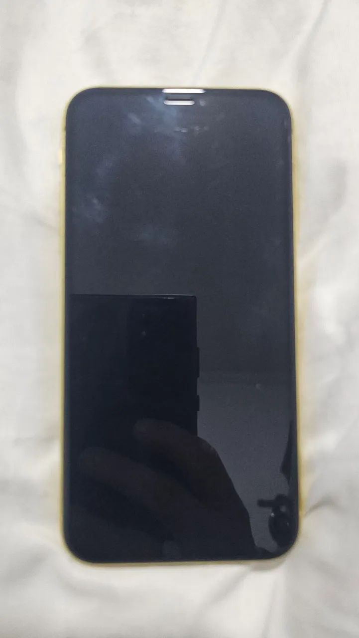 iPhone 11 na cor amarelo usado