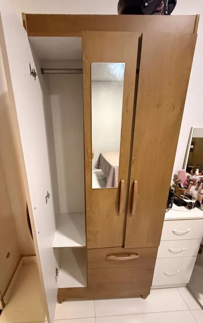 Vendo esse guarda roupa de solteiro com espelho - Foto 3