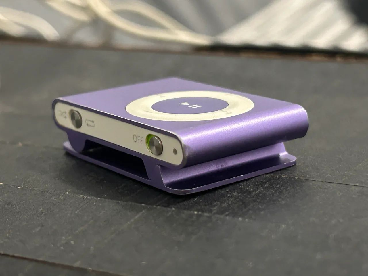 Apple iPod Shuffle 2ª Geração Roxo + Dock USB + Carregador -1gb