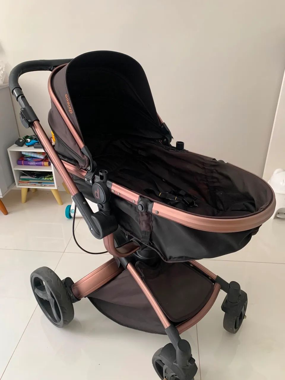Carrinho de Bebê Dzieco Gold - Completo e Conservado - Foto 4
