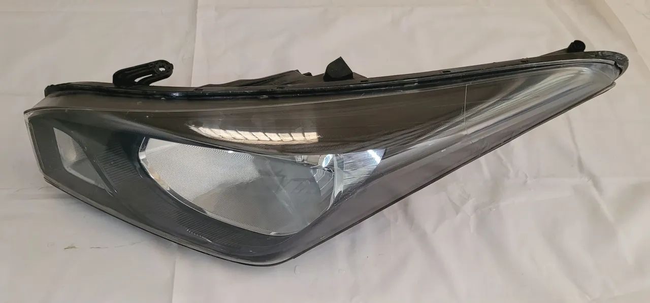Farol esquerdo hb20
