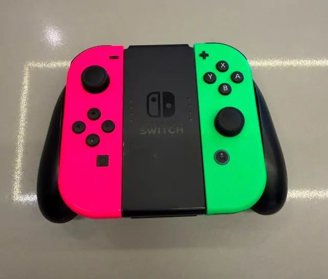 Nintendo Switch V1 + 4 Joy-Con + Dock + 2 MicroSD + Acessórios +