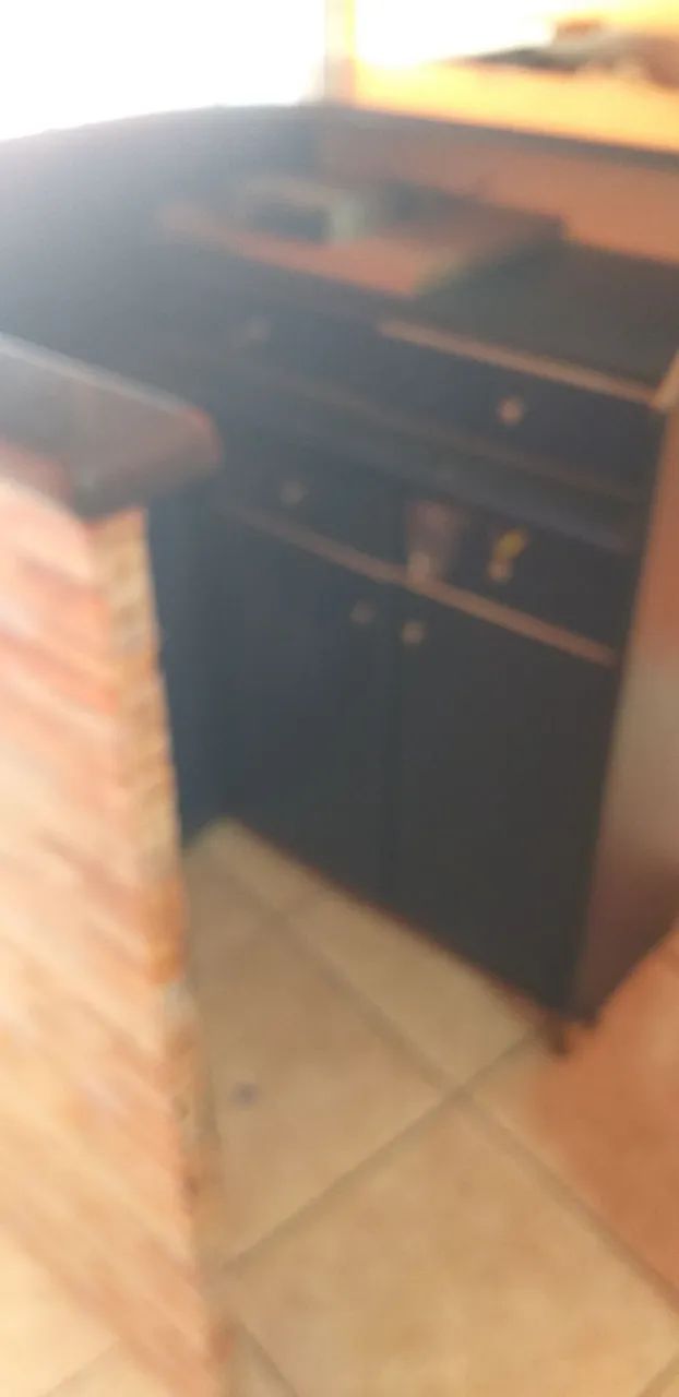Vende se um balcão de caixa
