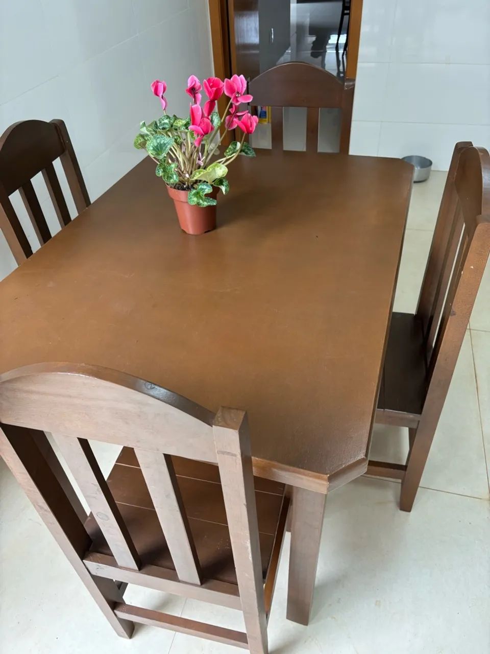 Mesa madeira c/ 4 cadeiras 
