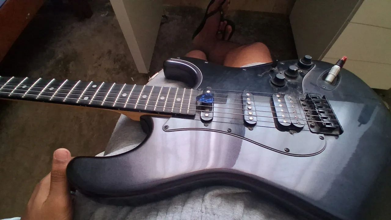 Guitarra Tagima Sixmart com efeitos de som - Foto 4