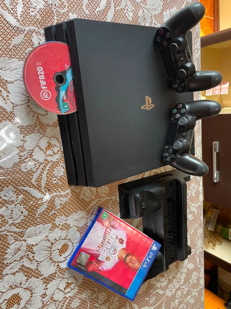 PS4 PRO 1TB COMPLETO - Foto 2