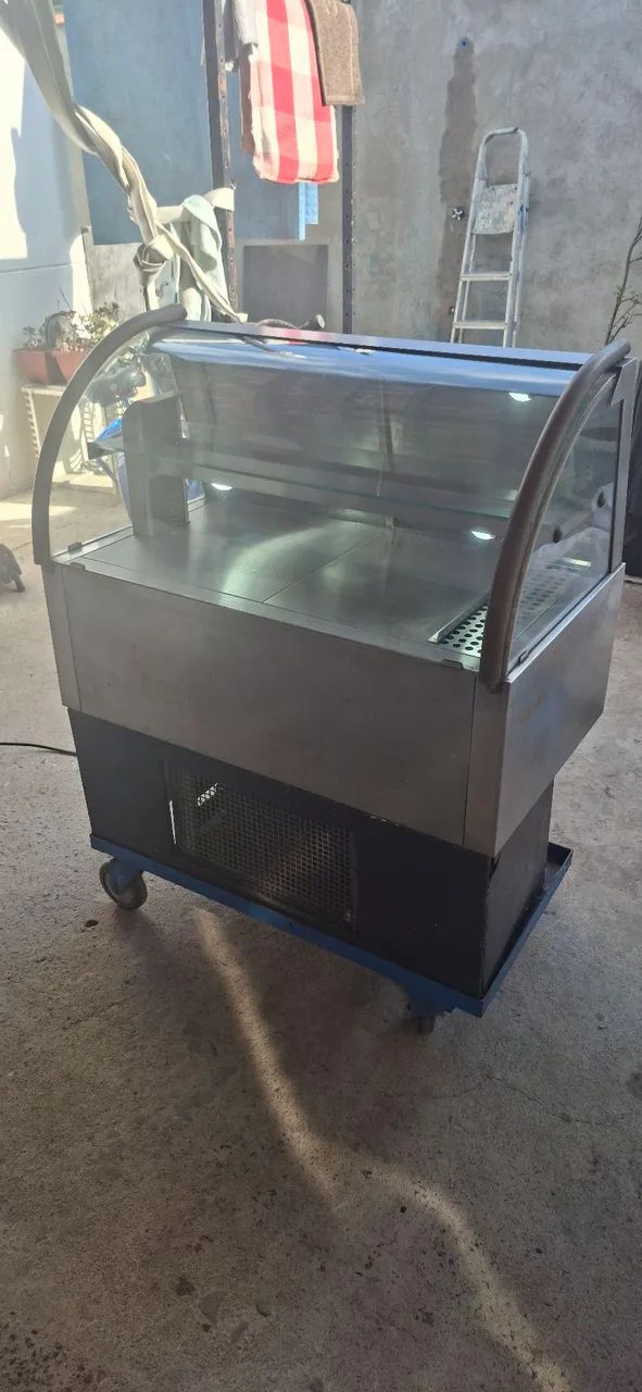 Vende - se estufa,  para bolo e salgados 