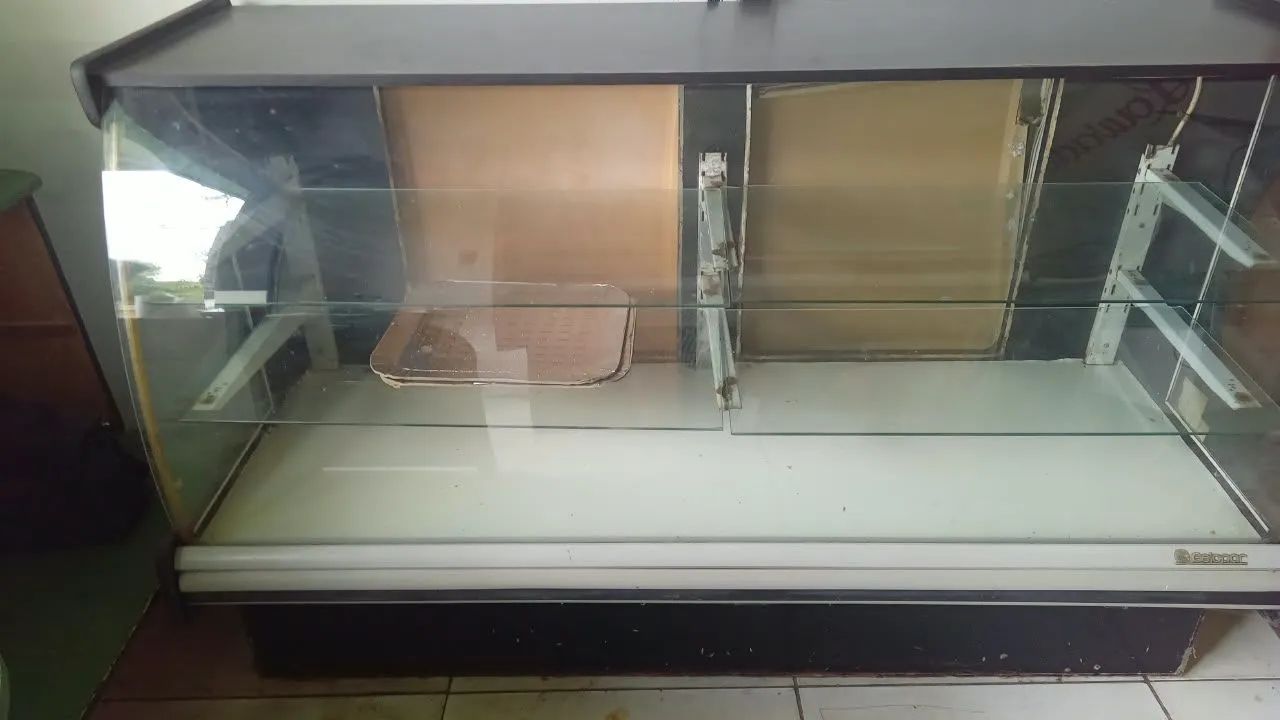 Vendo esse balcão para pães e bolos