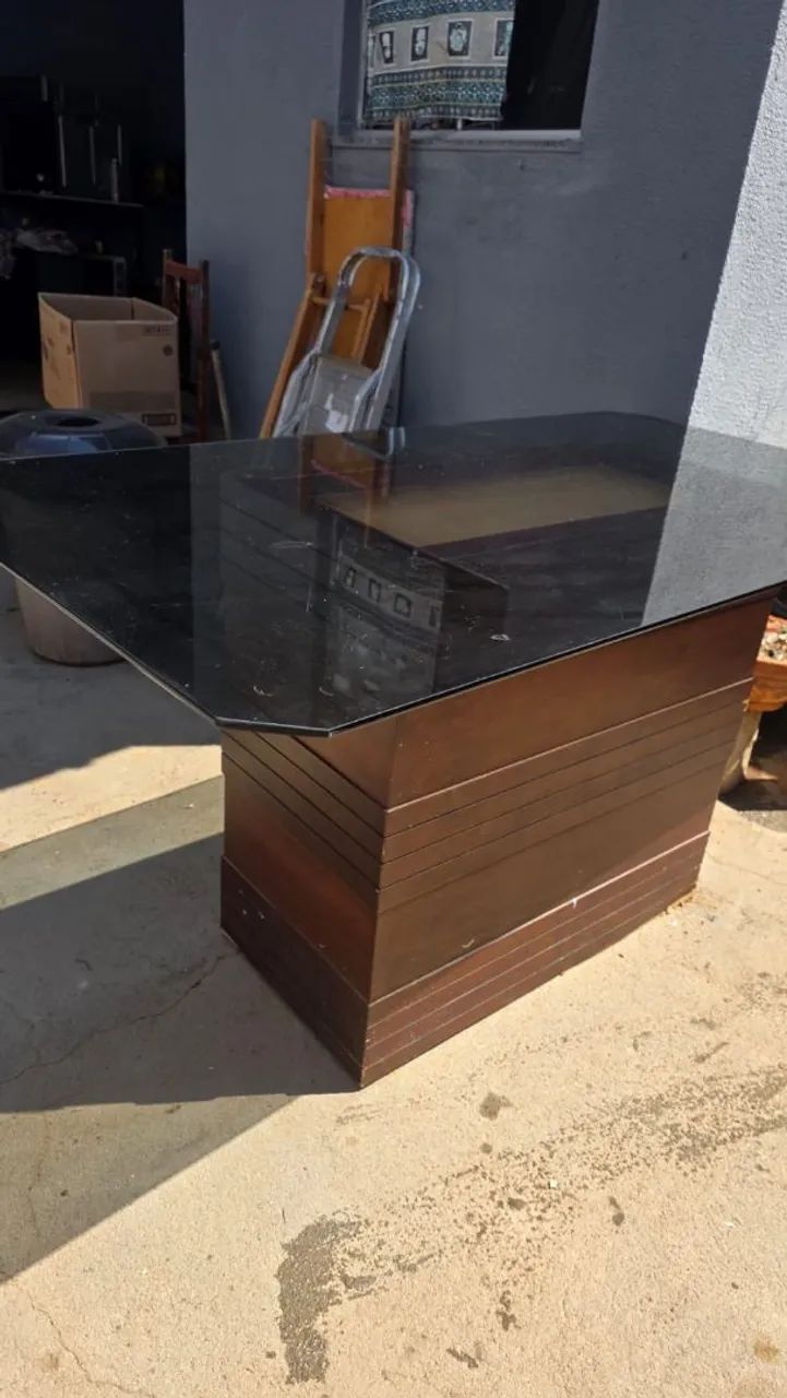 Mesa de vidro sem Cadeiras 