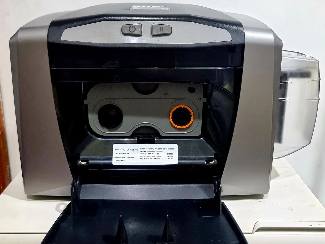 Fargo DTC1250e Impressora de Crachá e Cartão PVC  - Foto 2
