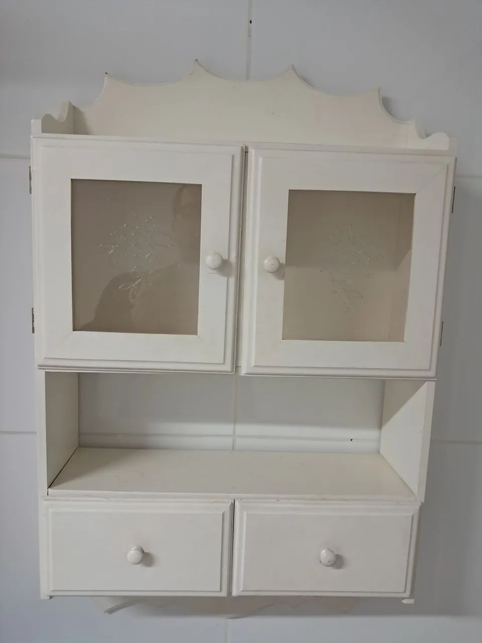 Armário  de parede em estilo provençal/ rustico