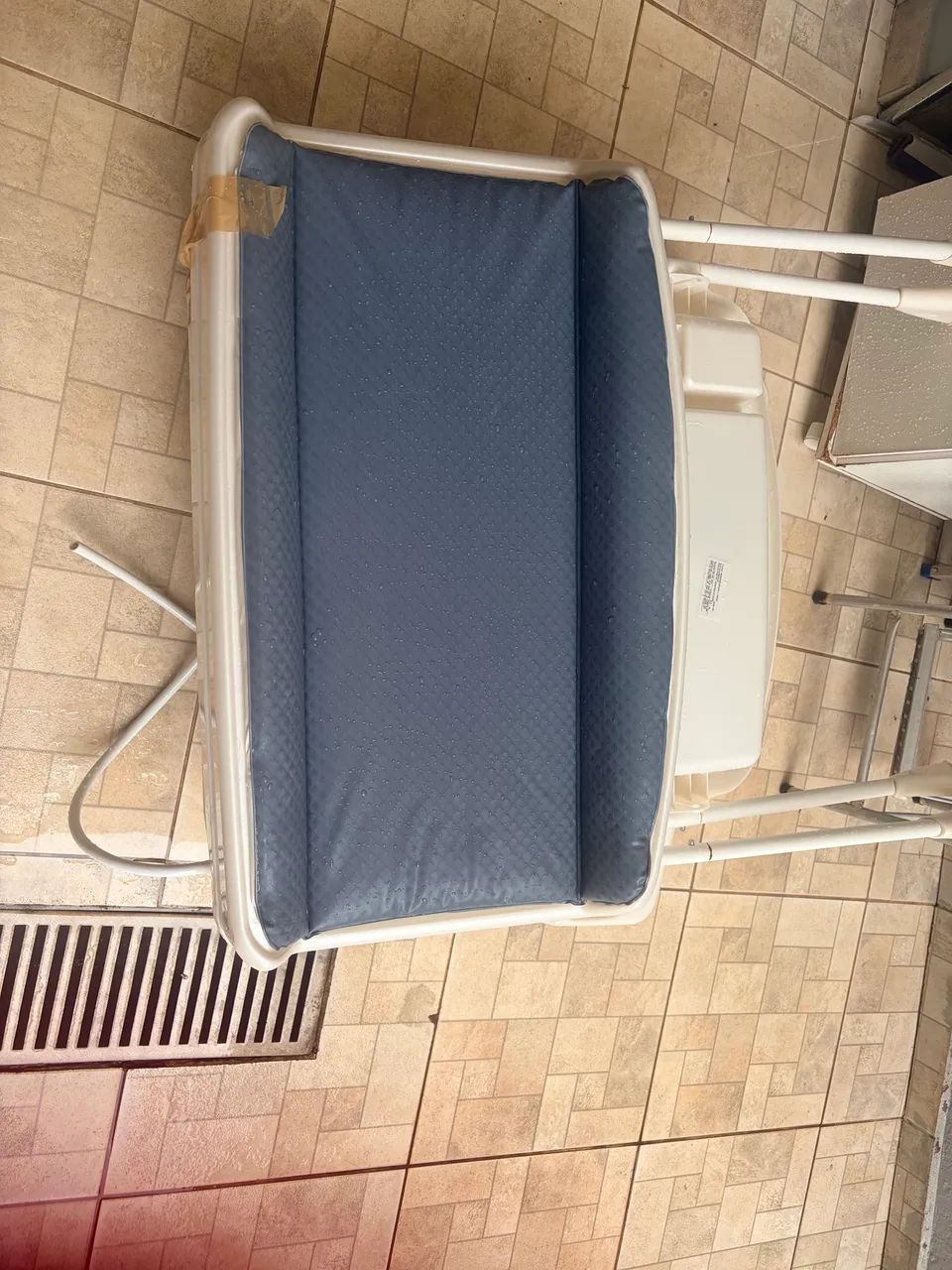 Vendo banheira com suporte e trocador - Foto 2