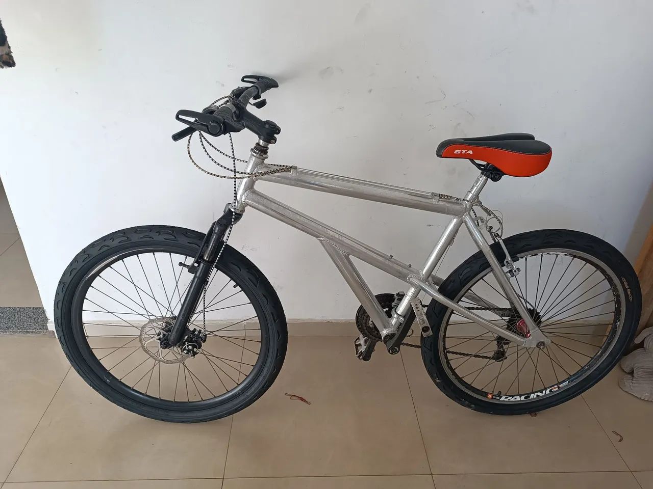 Vendo uma bicicleta