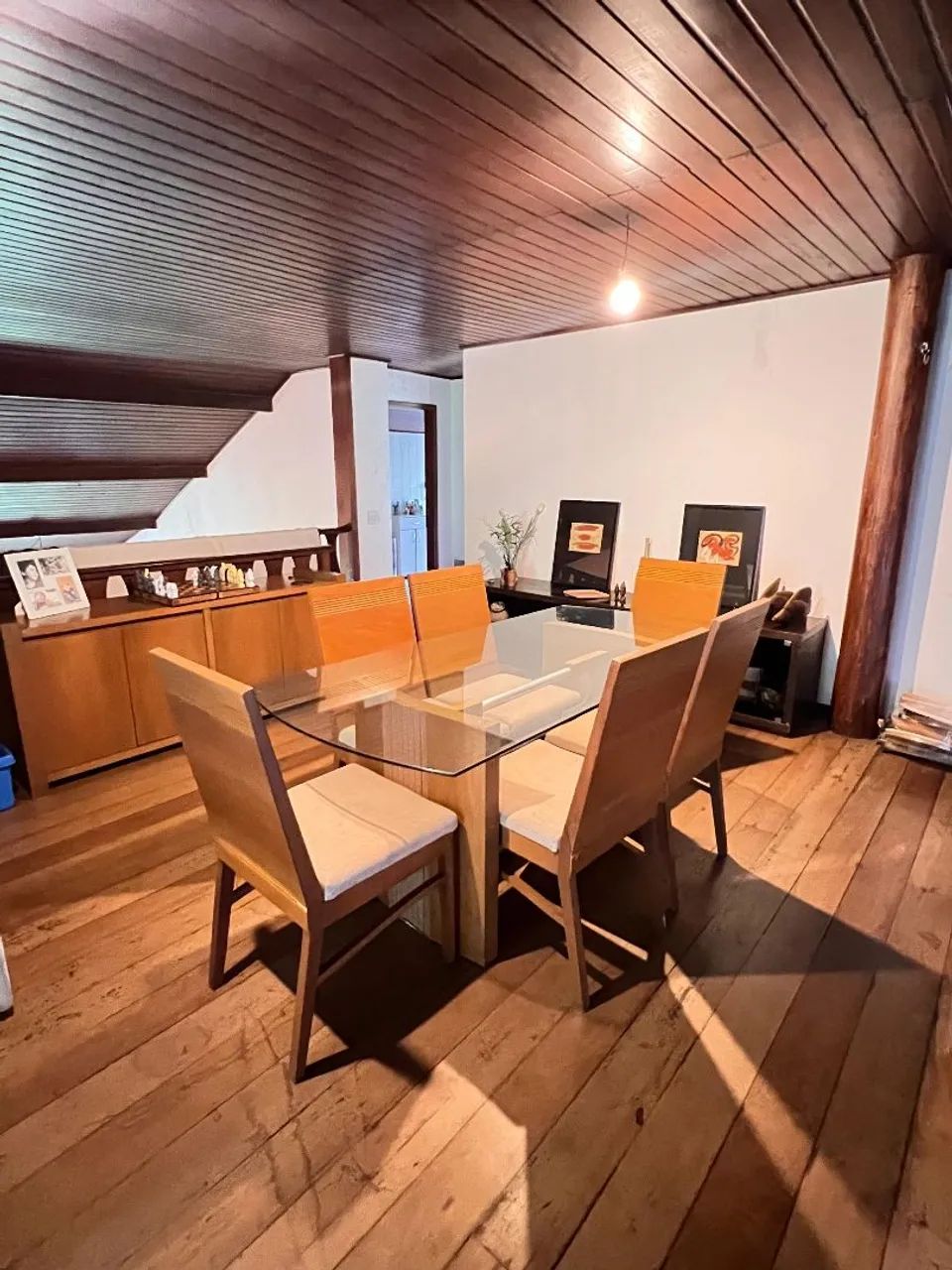 Mesa de jantar de vidro com 6 cadeiras