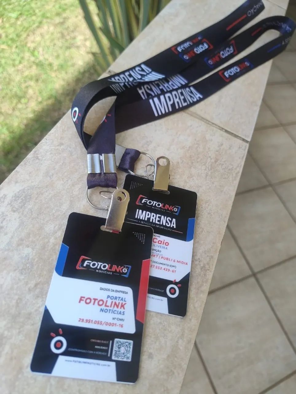 crachá com sua logo gravada