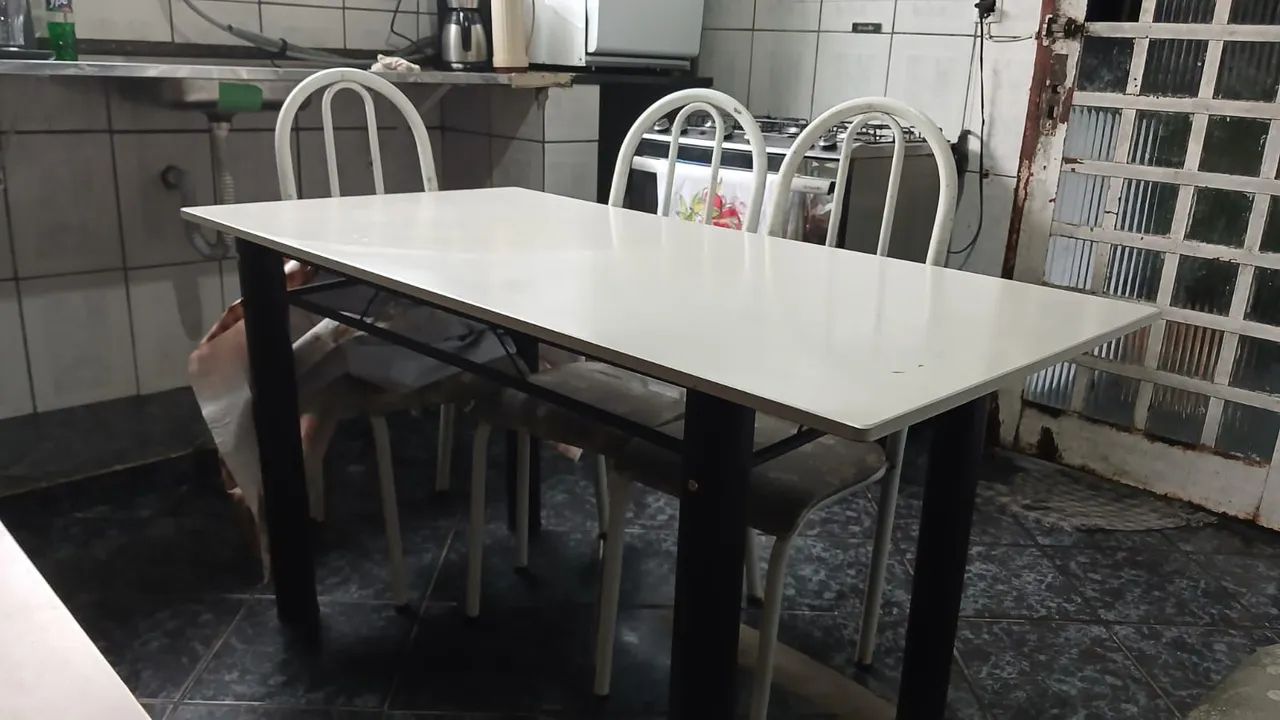 Mesa com 6 cadeiras - Foto 2