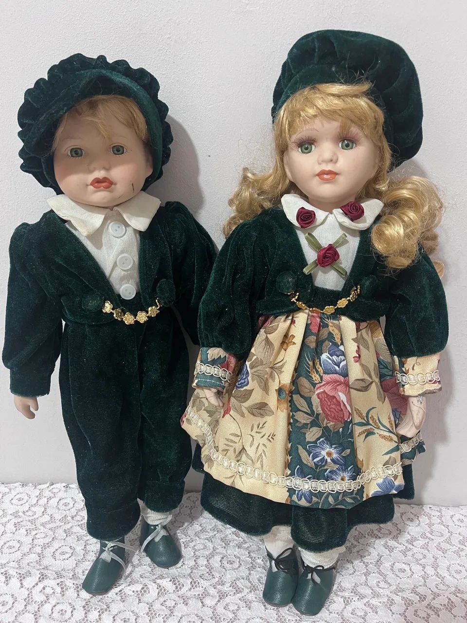 Casal bonecos de porcelana 
