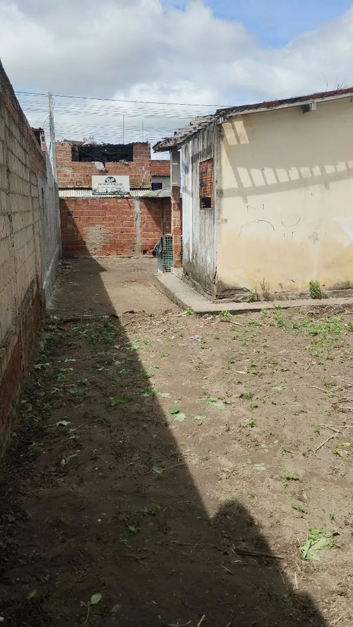 Vende-se terreno, possui uma casa para reforma - Foto 2