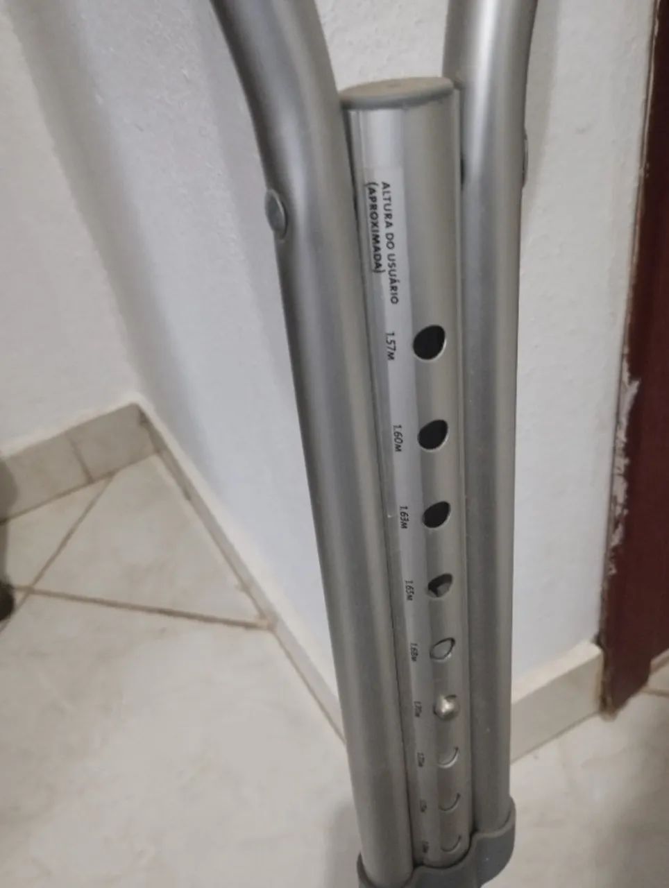 Muletas e bota ortopédica  - Foto 4