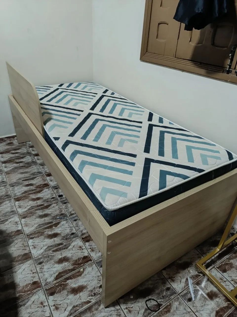 Cama de solteiro já acompanha colchão novo  - Foto 3