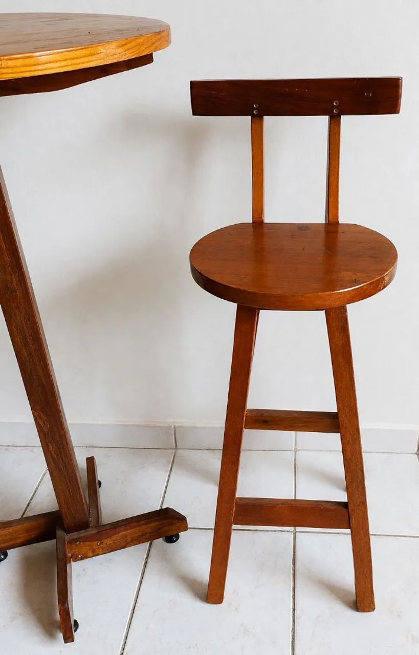 Vendo Conjunto Mesa de Bistro e Duas Banquetas  - Foto 3