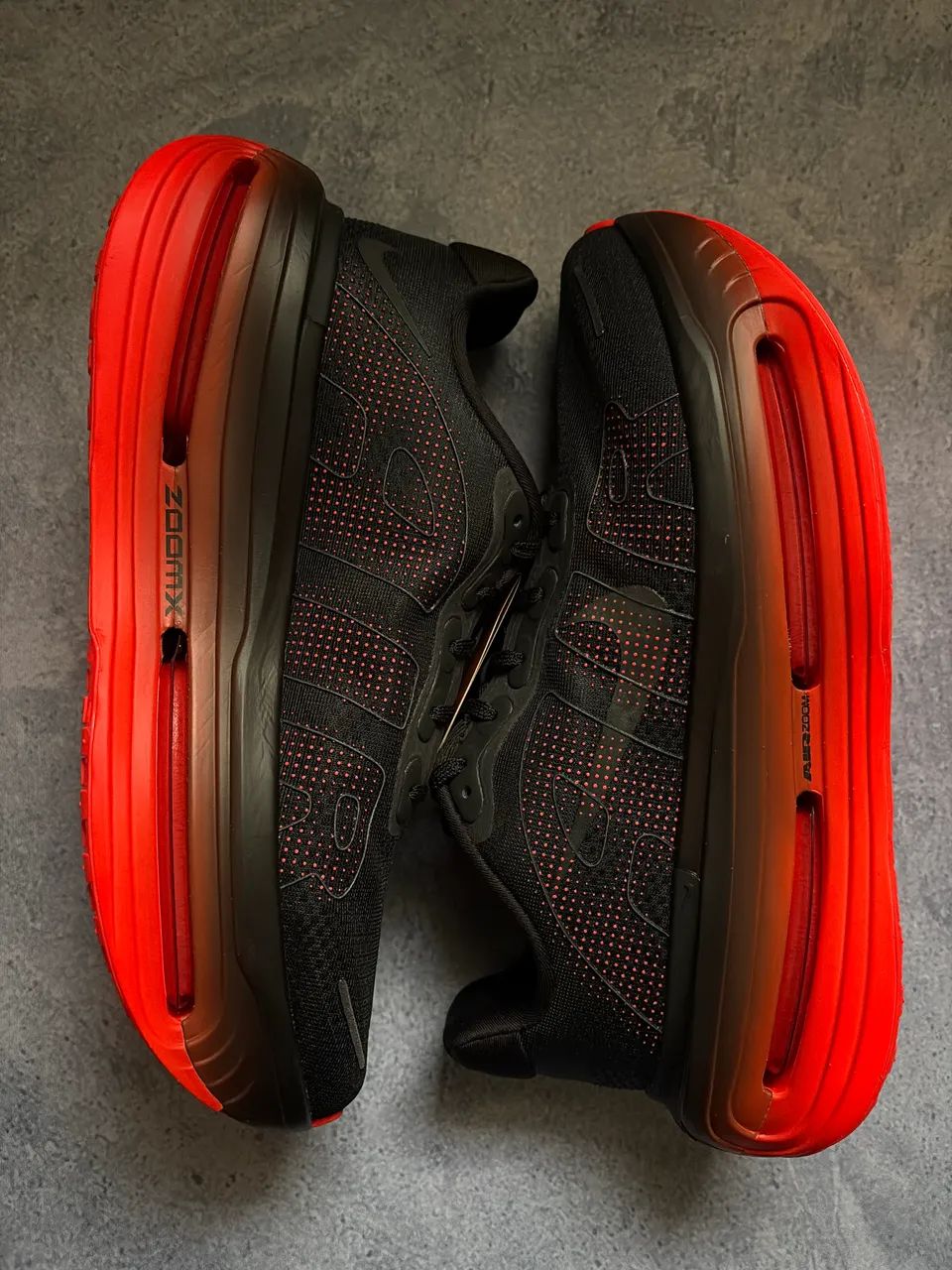 Nike Vomero Premium "Black Bright Crimson" - 41 e 42 - Foto 4