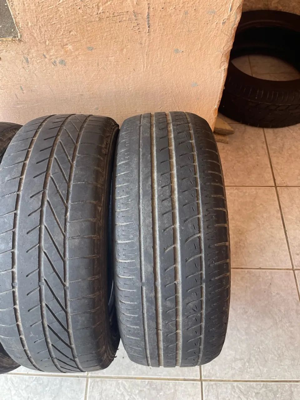 Vendo 3 pneus 195/55/15 usado bom - Foto 4