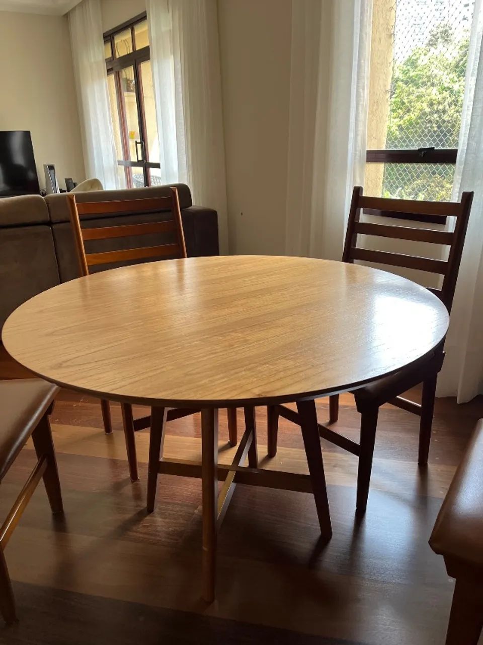 Mesa de jantar de madeira redonda  - Foto 4