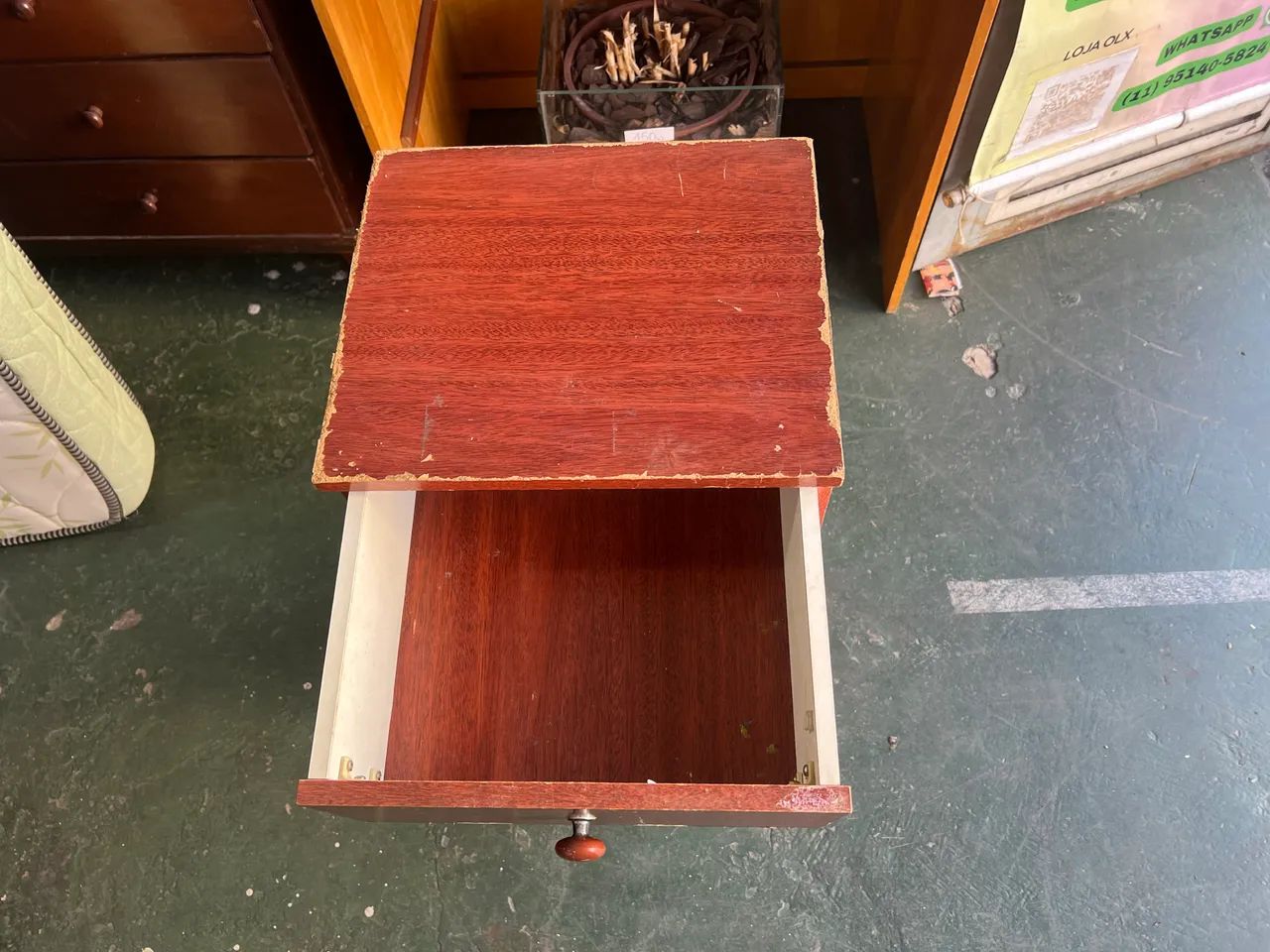 Mesa de Cabeceira com 2 Gavetas - Foto 4