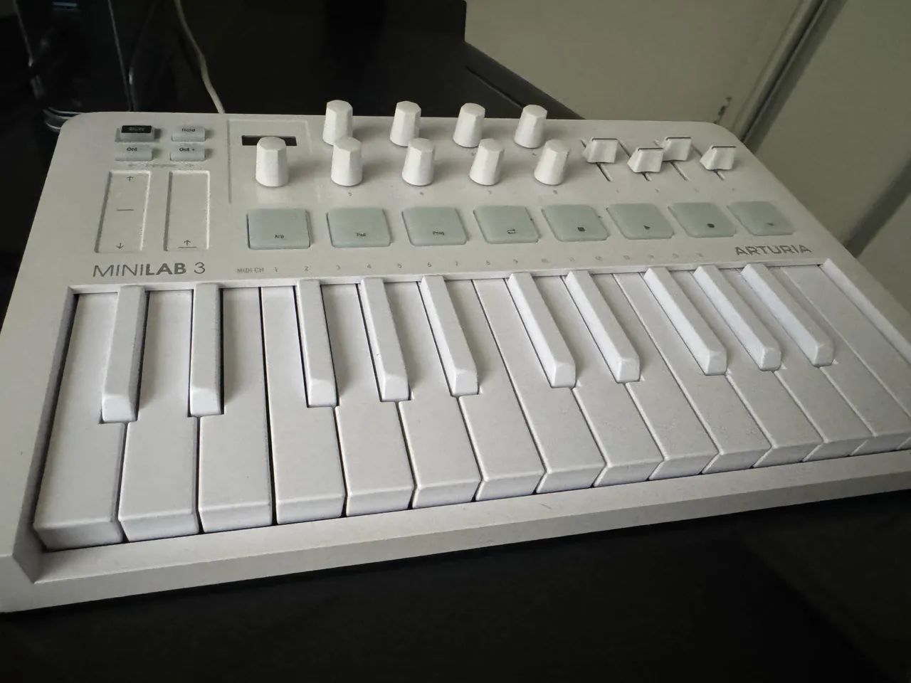 Teclado Controlador Midi Arturia Minilab 3 Alpine White