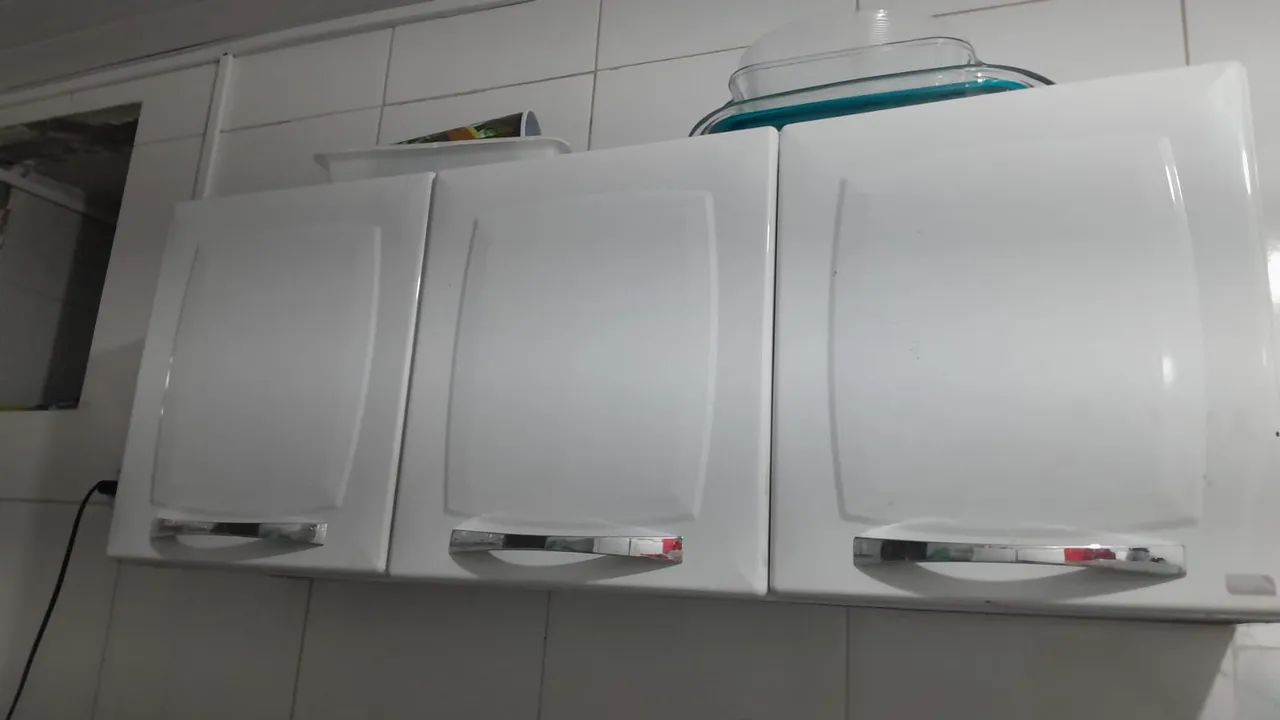 3 armários de ferro 