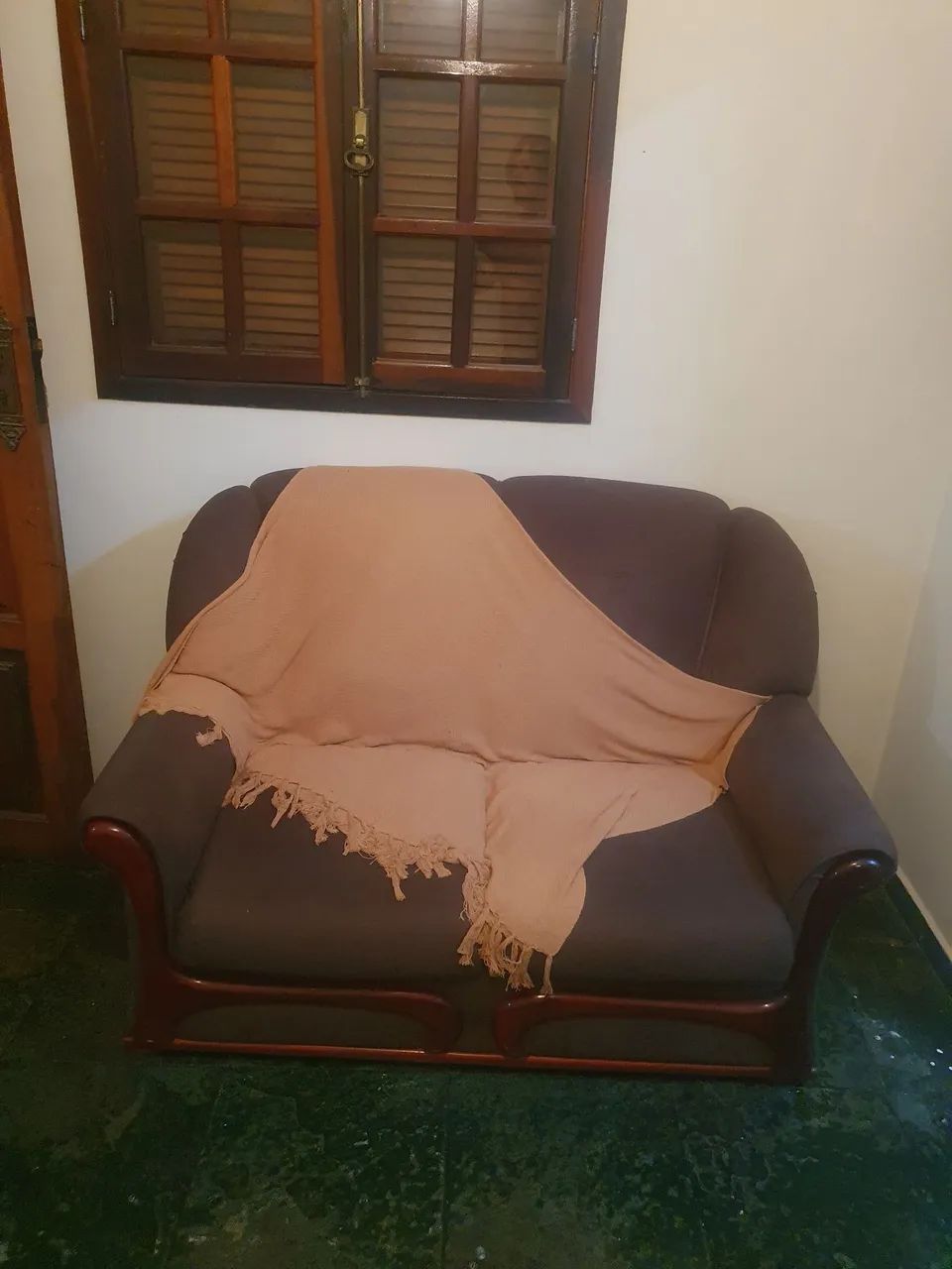 Sofá 2 lugares (Madeira boa) - Foto 3