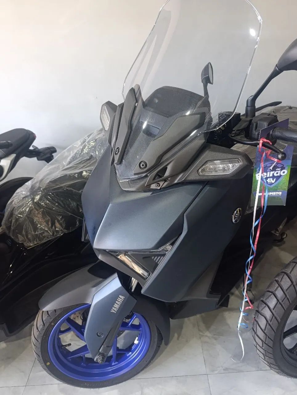 Xmax 250 connected novíssima.