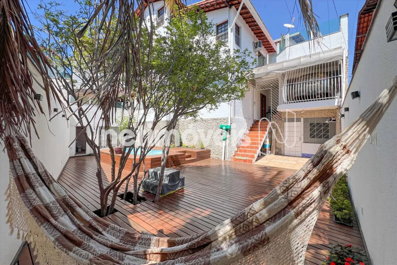 Casa à venda no Camargos!