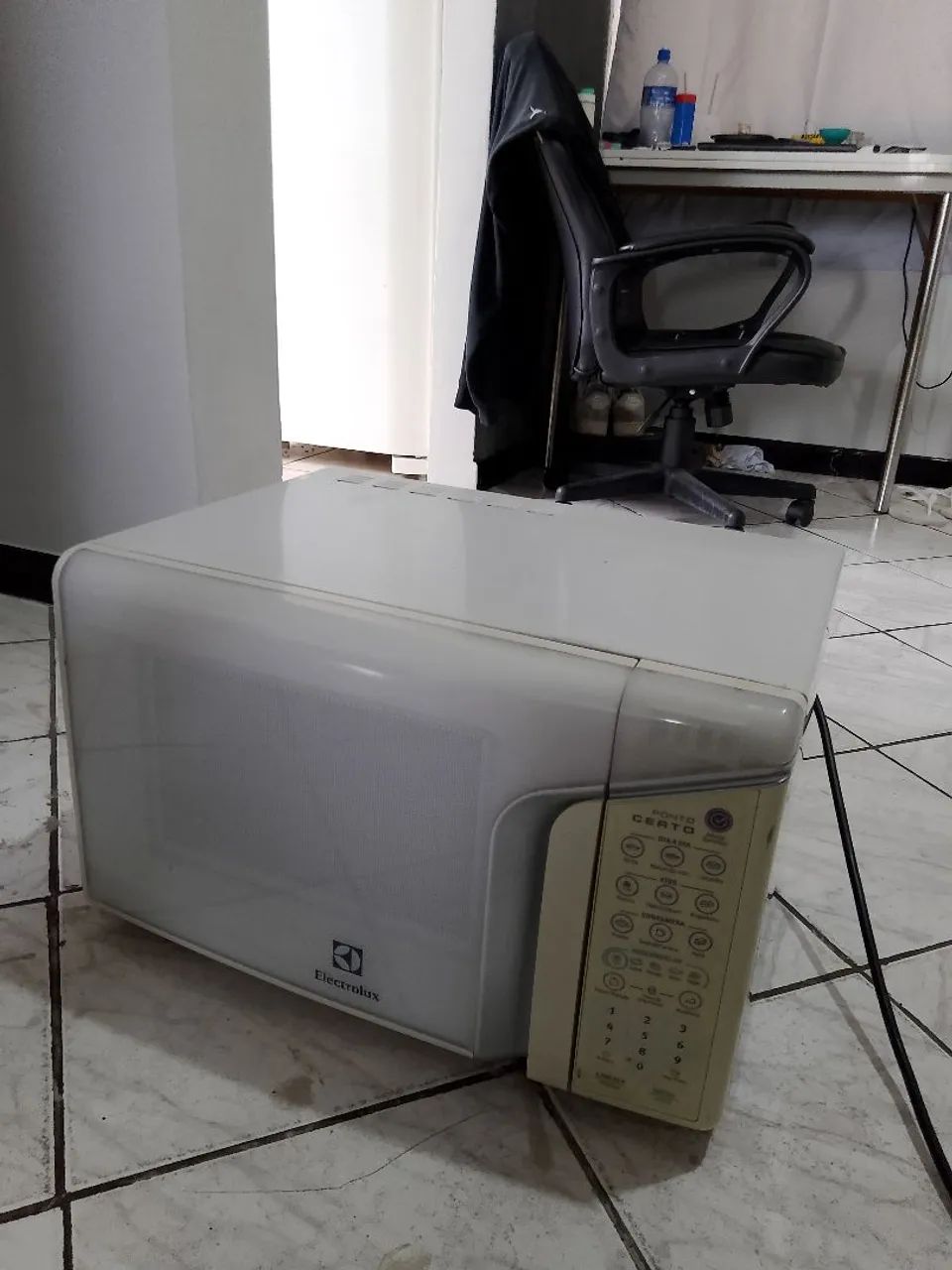 MICROONDAS ELECTROLUX MEP41 31 LITROS 127V - COM DEFEITO - Foto 5