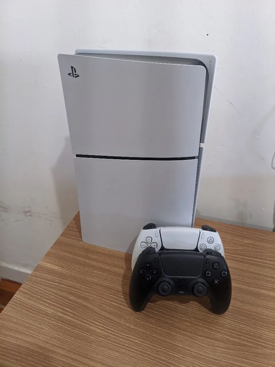 PS5 1TB E DOIS CONTROLES - Foto 3